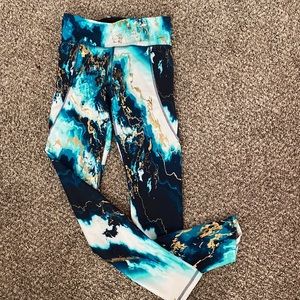 Only worn once! Marble leggings with pockets